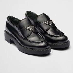 PRADA TRIANGLE LOGO PATENT LEATHER LOAFERS EU 39.5